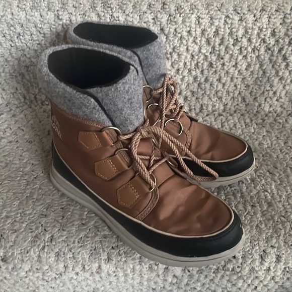 Sorel Women's Explorer Carnival Boots Waterproof Brown Black Size 7 - Picture 2 of 7